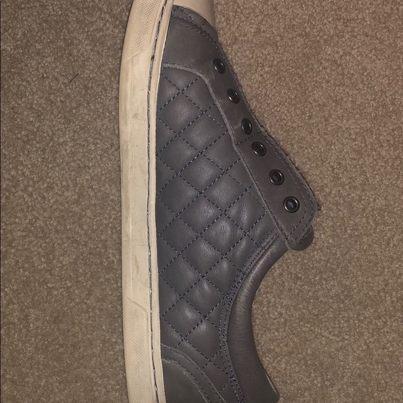 Ugg Gray Sneakers Good Used Condition SIZE 9 - Picture 5 of 8